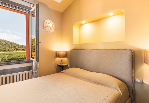 Double bedroom n. 2 with en suite bathroom on the first floor - Casale Ansedonia