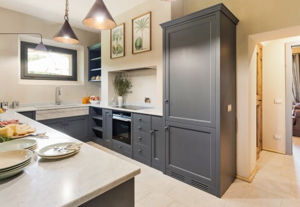 The kitchen is linked to the studio entrance through a hallway - Casale Ansedonia