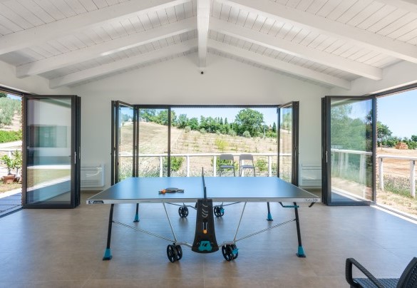 Glazed dependance with table tennis and games - Casale Astralis