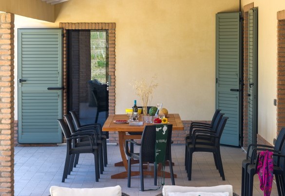 Table for outdoor lunches - Casale Astralis