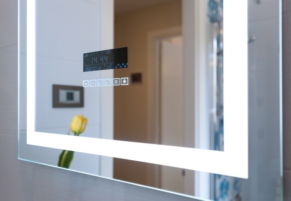Modern touch-screen LED mirrors in the bathrooms - Casale Astralis