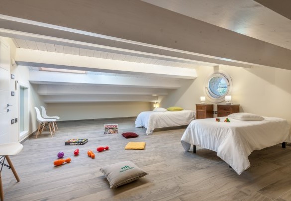 Top floor room for yoga and children's play area - Casale Astralis