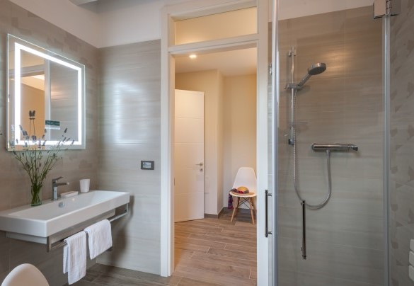 Bathroom no. 4 first floor- Casale Astralis