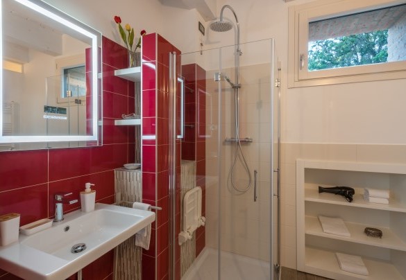 En suite bathroom no. 3 of the no. 4 bedroom, first floor - Casale Astralis