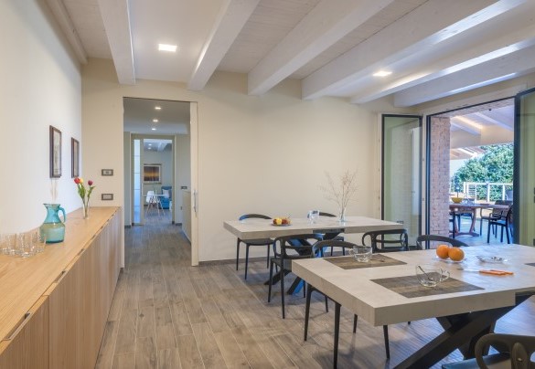 Spacious dining room opening onto the porch - Casale Astralis