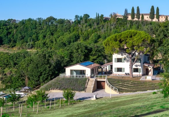 The villa is immersed in a 15,000 m2 park overlooking Saltara village - Casale Astralis