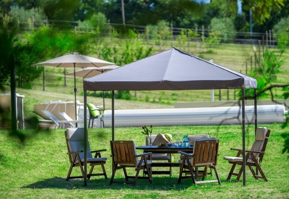 Relax corner next to the pool - Casale Astralis
