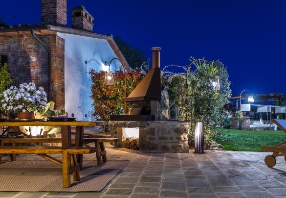 The suggestive garden lighting - Casale Bella Vita