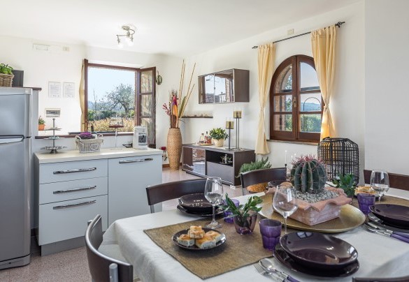 The kitchen table on the ground floor - Casale Bella Vita