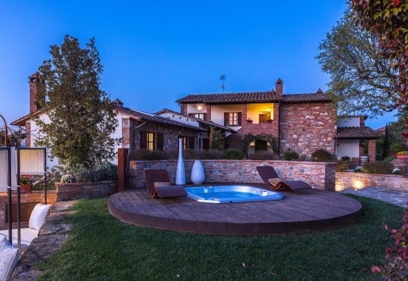 The hot tub in an evening setting - Casale Bella Vita