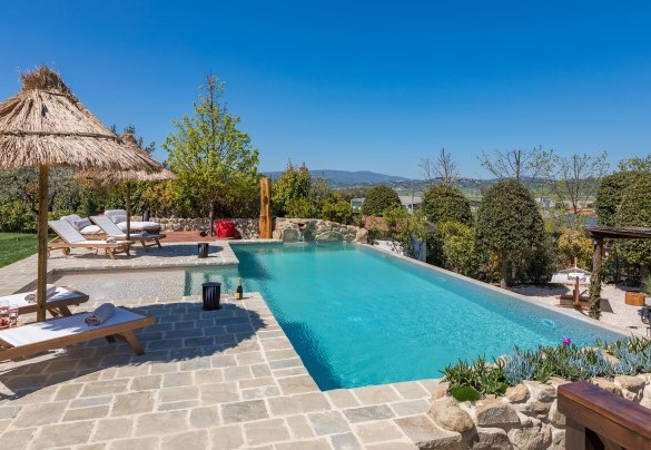 The wonderful infinity pool - Casale Bella Vita