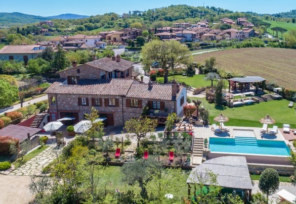 An aerial view of the entire property - Casale Bella Vita