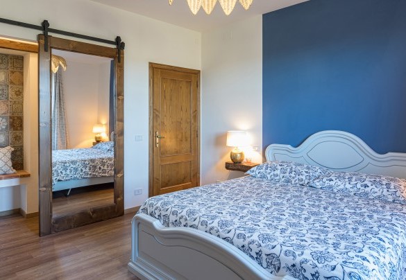 The wonderful master bedroom on the first floor with a terrace - Casale Bella Vita