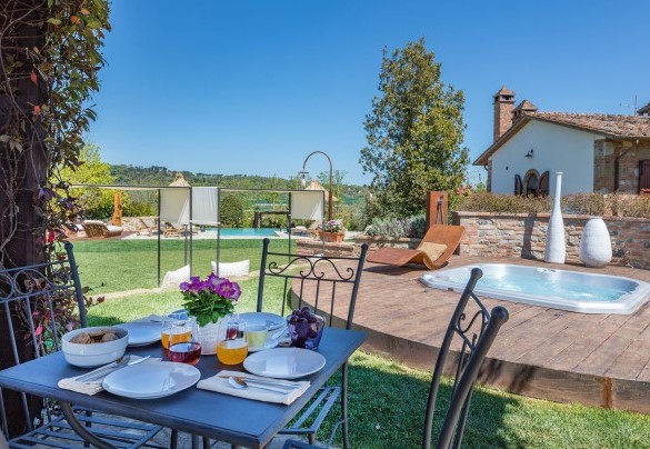 The veranda is just a few steps away from the pools - Casale Bella Vita