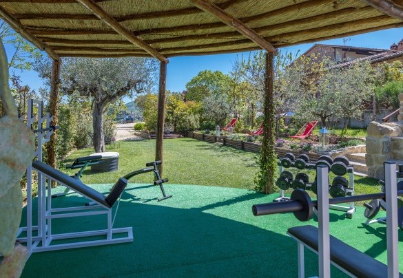 The well-equipped outdoor gym is the perfect place to exercise outdoors - Casale Bella Vita