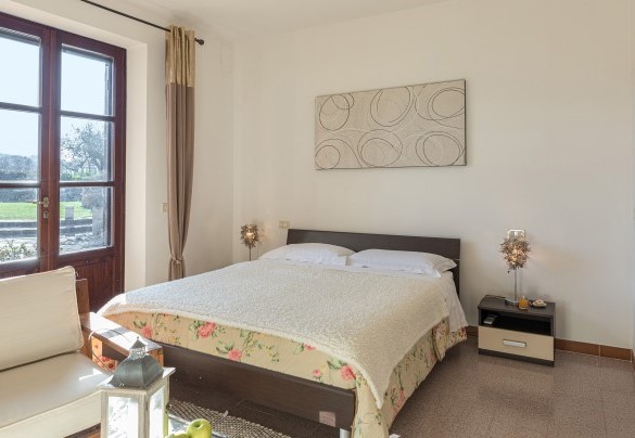 The master bedroom connected to the outside - Casale Bella Vita