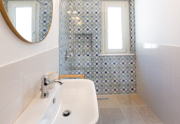 The bathroom with shower in the annex – Casale Buccellato