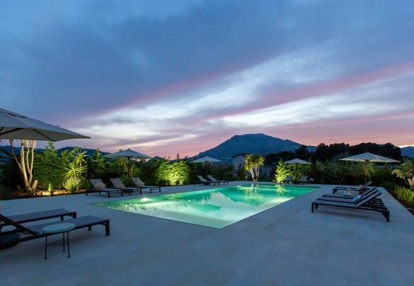 La piscina al tramonto – Casale Buccellato