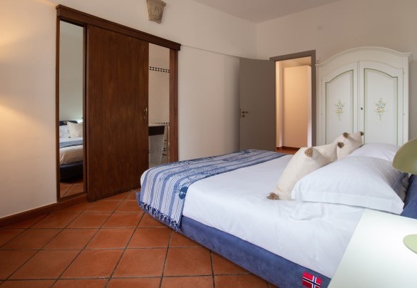 La camera matrimoniale n.3 gode di un bagno con doccia en suite – Casale Buccellato