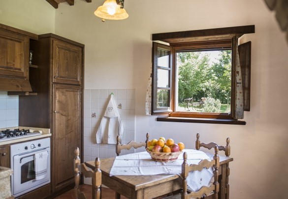 La bella cucina in muratura - Casale Cinque Valli 