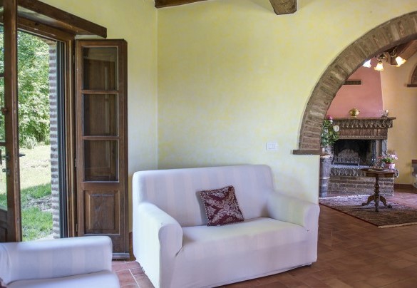 Salotto con caminetto - Casale Cinque Valli 