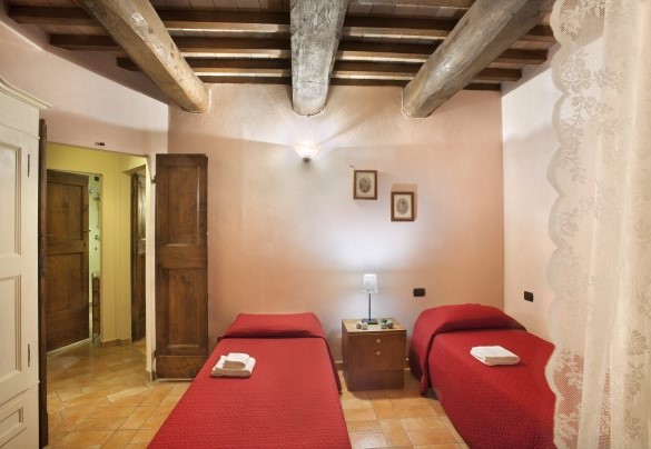 Twin bedroom no. 2 ground floor - Casale degli Ulivi