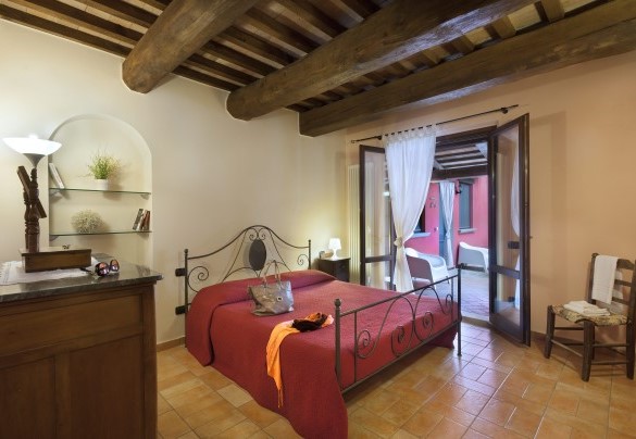 Double bedroom no. 1 on the ground floor - Casale degli Ulivi