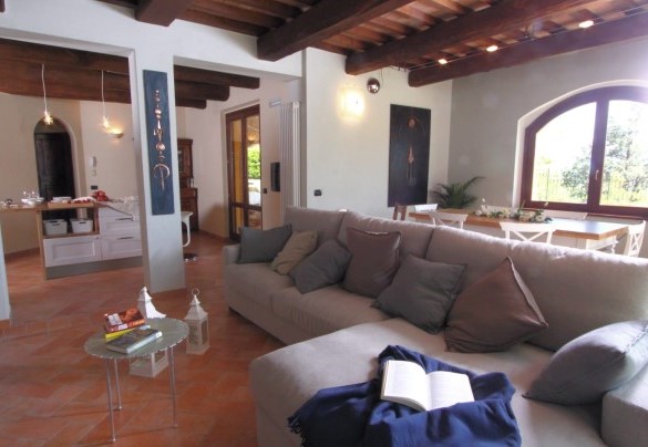 Entrance from the porch into the kitchen, ground floor - Casale degli Ulivi