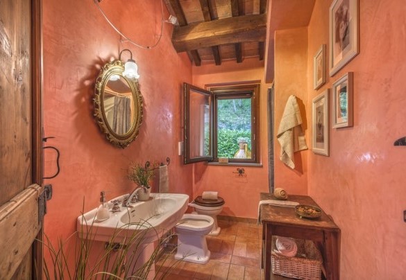 Bathroom no. 3 with shower, first floor - Casale degli Ulivi