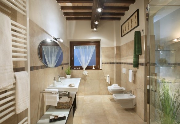 Bathroom n. 1 with shower on the ground floor - Casale degli Ulivi