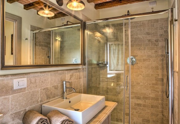 Bagno con doccia n.1 en-suite con camera n.1 - Casale dei Gelsomini 