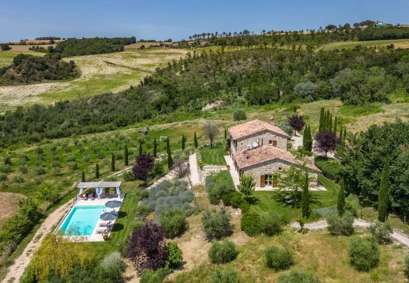 Il casale in pietra visto dall'alto - Casale dei Gelsomini