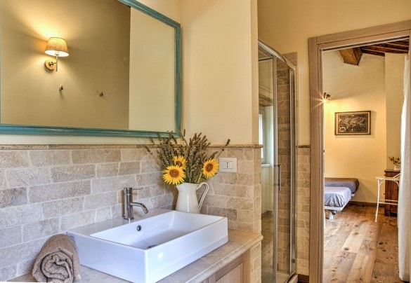Bagno con doccia n.3 en-suite con camera n.3 - Casale dei Gelsomini 