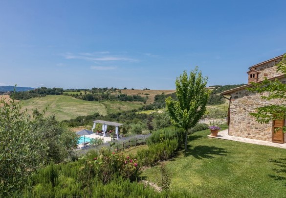 Adagiato nell’assoluta tranquillità della campagna Umbra - Casale dei Gelsomini