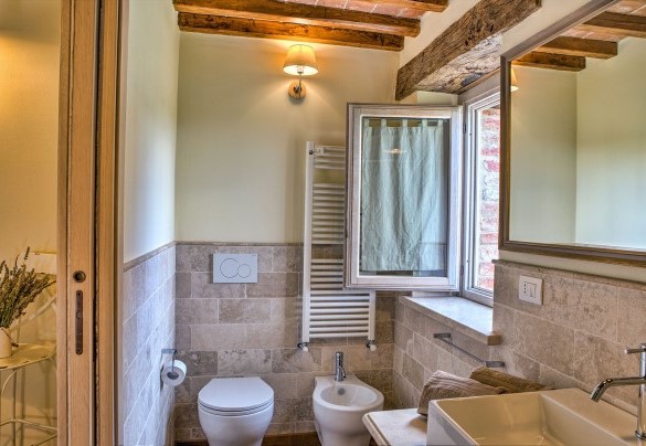 Bagno con doccia n.1 en-suite con camera n.1 - Casale dei Gelsomini 