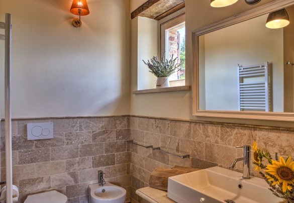 Bagno con doccia n.2 en-suite con camera n.2 - Casale dei Gelsomini 