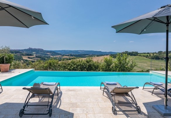 La piscina con vista mozzafiato verso Todi - Casale dei Gelsomini