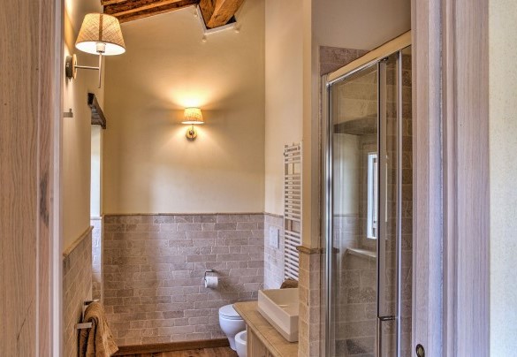 Bagno con doccia n.3 en-suite con camera n.3 - Casale dei Gelsomini 