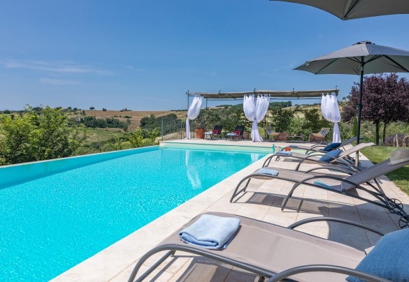 La meravigliosa piscina che promette una vista senza confini - Casale dei Gelsomini
