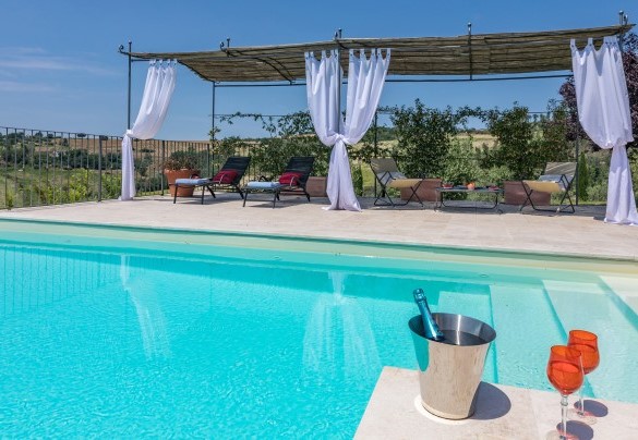 La bellissima piscina a sfioro - Casale dei Gelsomini