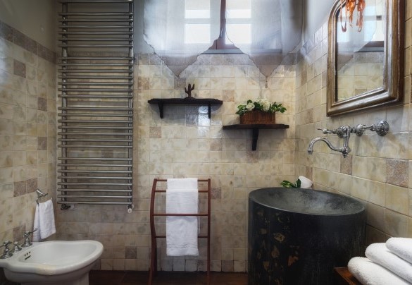 Bagno con doccia al primo piano - Casale dei Girasoli 