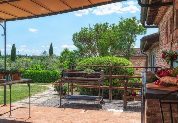 L'angolo con barbecue e piano cottura - Casale dei Girasoli 