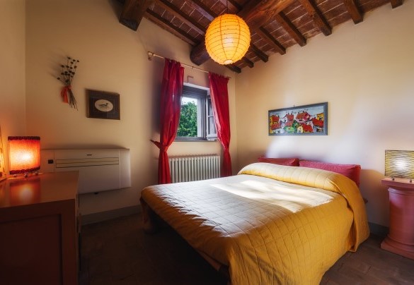 Camera matrimoniale (con letto alla francese) nell'annesso - Casale dei Girasoli