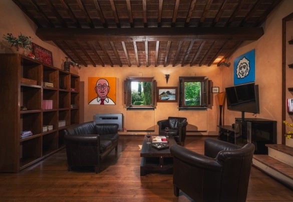 Study room with sofa and armchairs - Casale dei Girasoli 