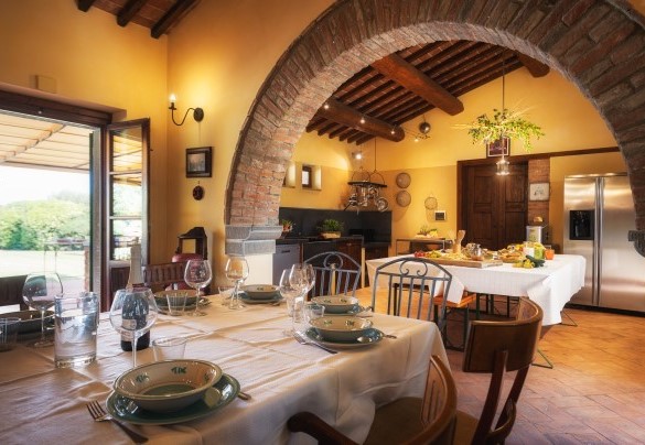 Sala da pranzo con uscita diretta - Casale dei Girasoli 