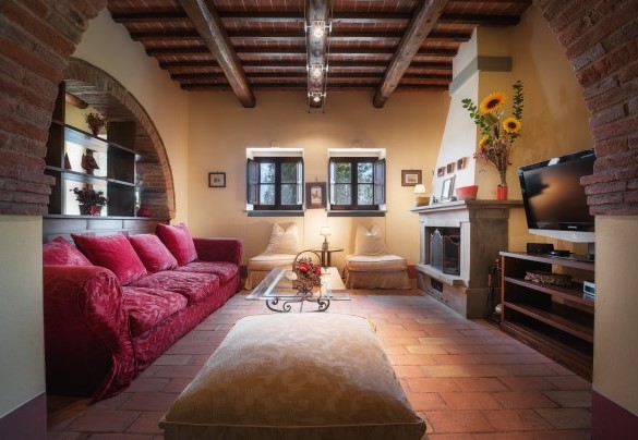 Salotto al piano terra attrezzato con TV - Casale dei Girasoli