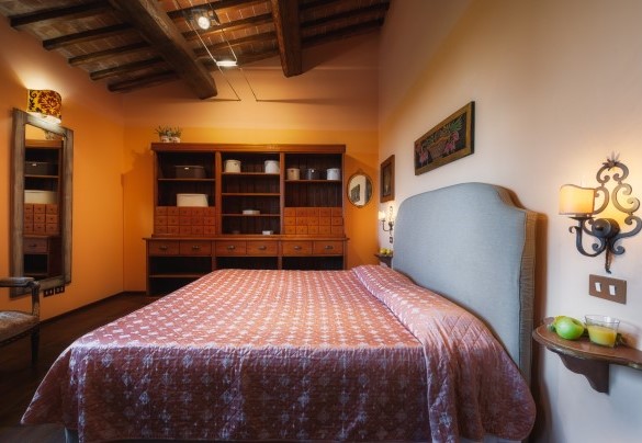 Double bedroom on the first floor - Casale dei Girasoli 