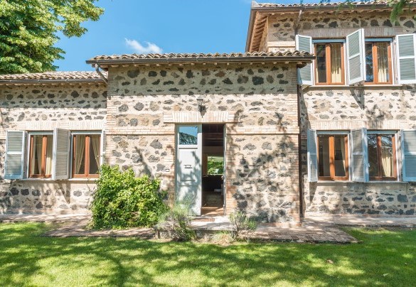 The entrance of the villa - Casale dei Tigli