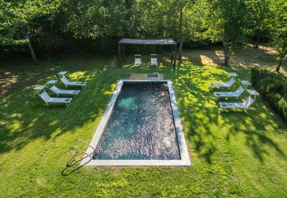 The pool measures 9 x 3.5 m with a depth varying from 1.20 m to 1.80 m - Casale dei Tigli
