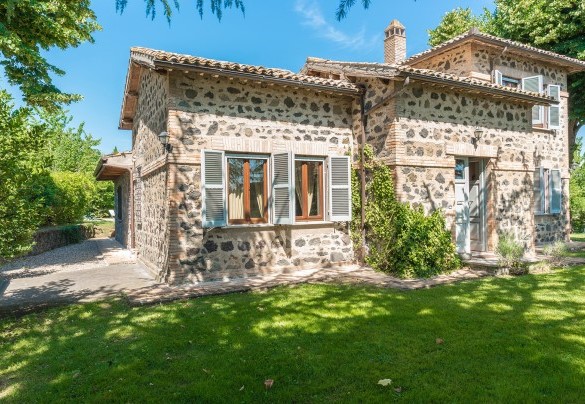 The unmistakable style of the villa - Casale dei Tigli